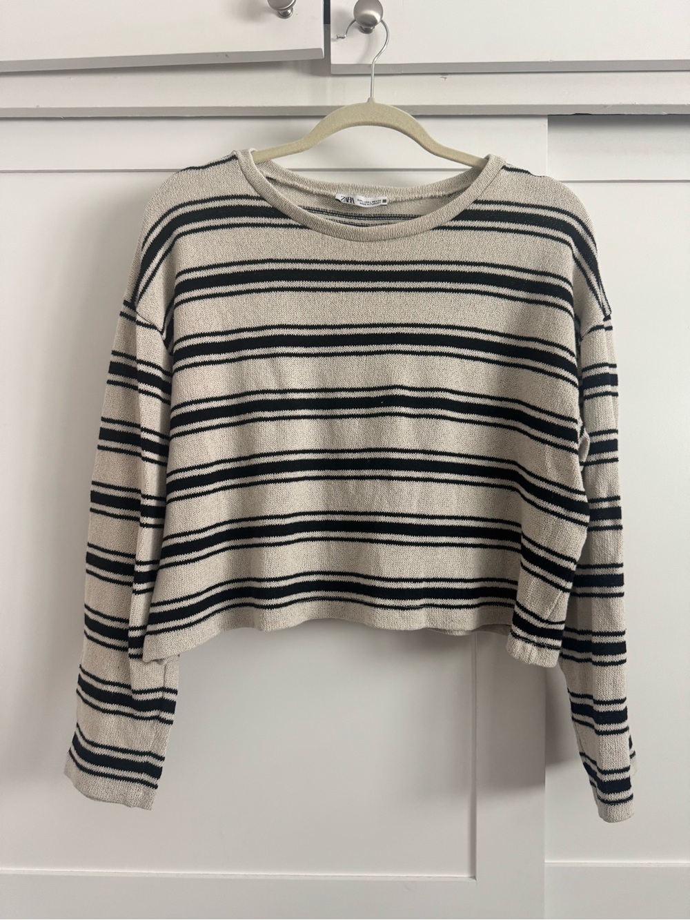 Zara Women’s Striped Cropped Knit Sweater in Cream & Black